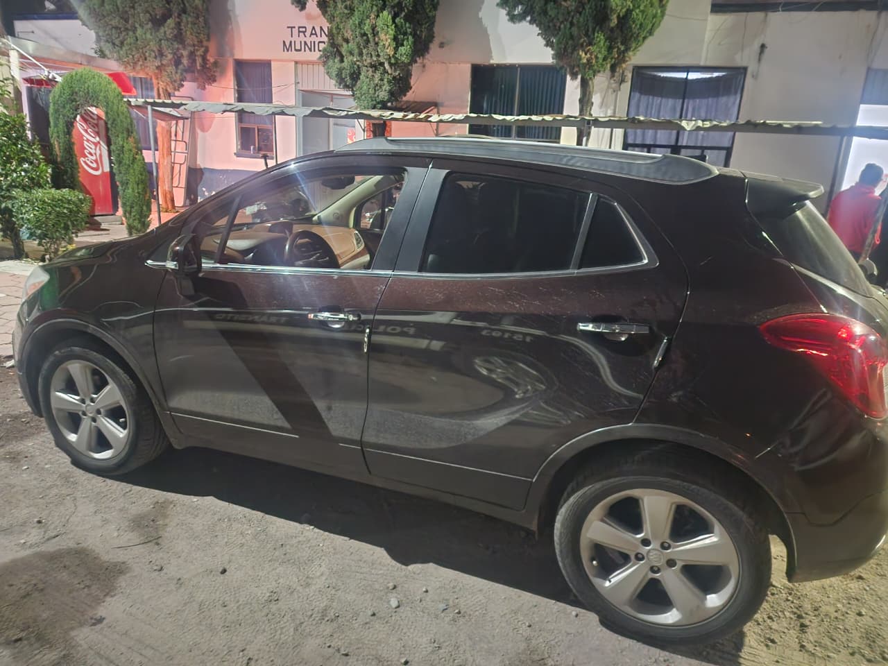 Policía de Texmelucan detiene a dos sujetos con autos robados