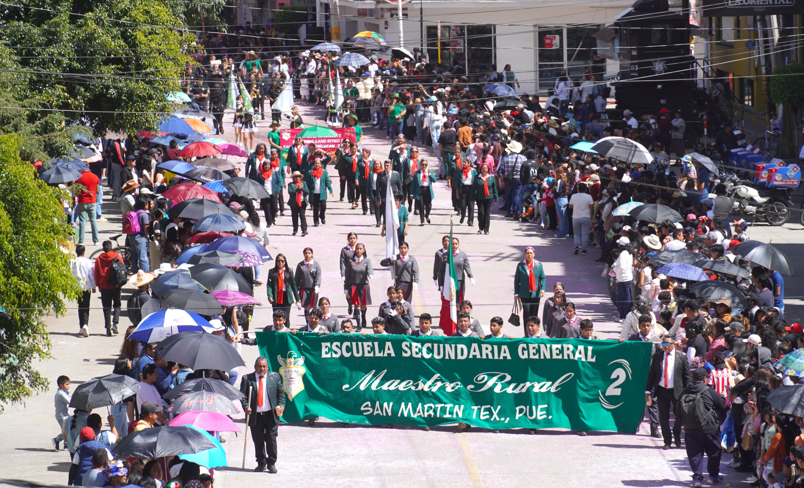 Más de 7 mil personas participaron en el desfile conmemorativo de la Independencia en Texmelucan