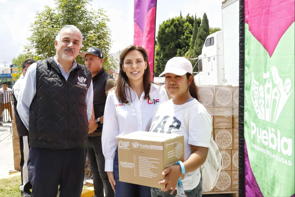 MariElise Budib y Pepe Chedraui entregan más de 8 mil despensas en Agua Santa dentro del programa “Alimentación Imparable”