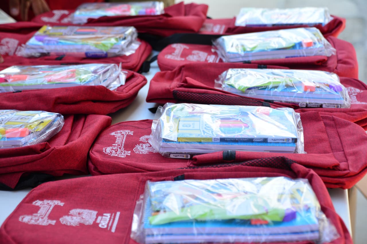 Programa Amoxtli en San Pedro Cholula entrega mochilas y útiles escolares a preescolares