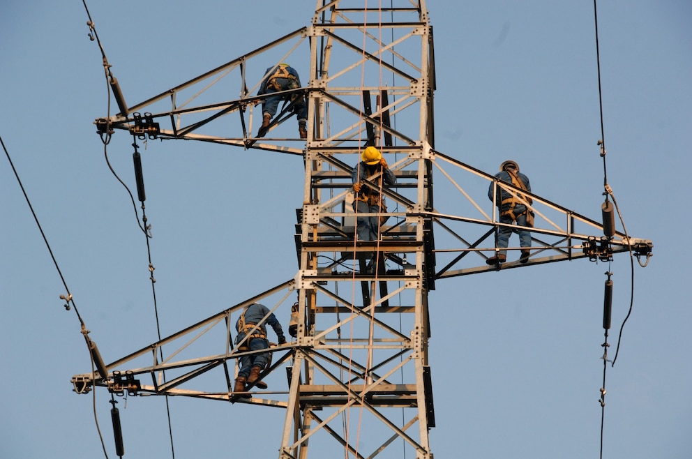 Apagón masivo afecta a más de 7 millones en Yucatán, Campeche y Quintana Roo por falla en transmisión eléctrica