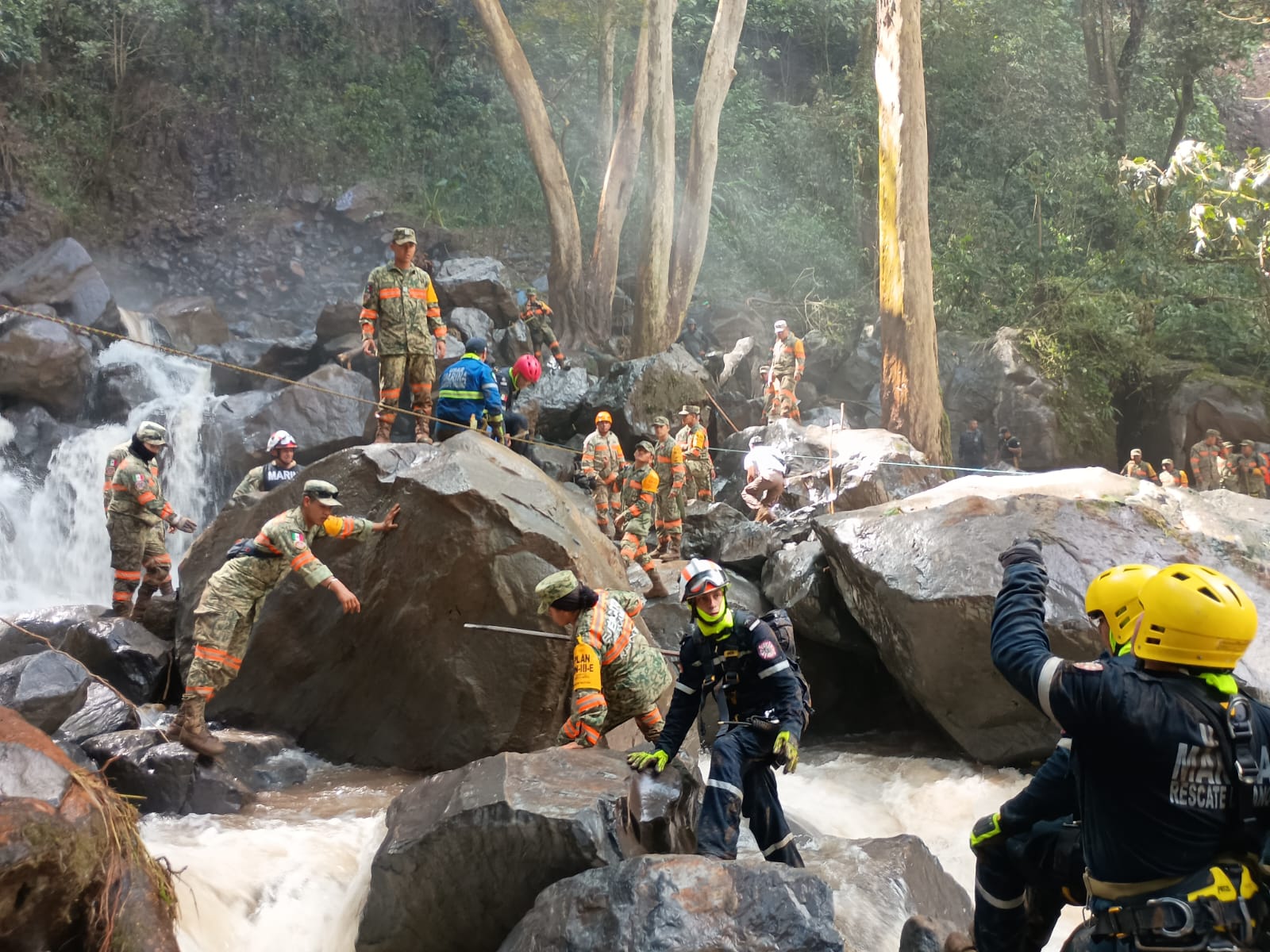 Sierra Norte de Puebla; a una semana del desastre a penas se abren caminos y sigue la búsqueda de desaparecidos