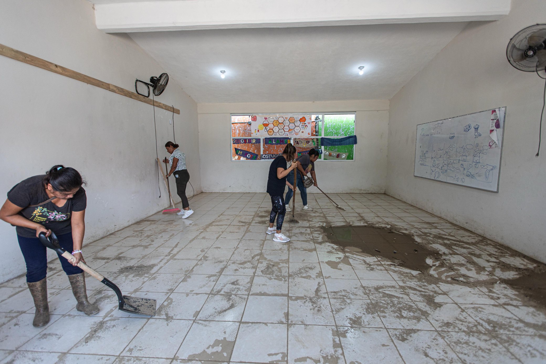 Más de 500 escuelas vuelven a clases en la Sierra Norte de Puebla tras las lluvias
