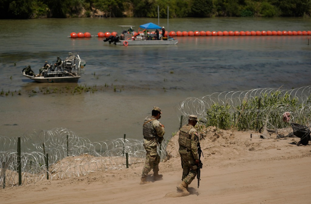 Trump lanza la “Operación Muro del Río” para reforzar el control fronterizo con México