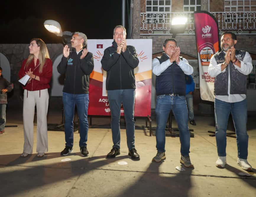 Pepe Chedraui ilumina Santo Tomás Chautla con el programa Puebla Brilla y la renovación de 205 luminarias