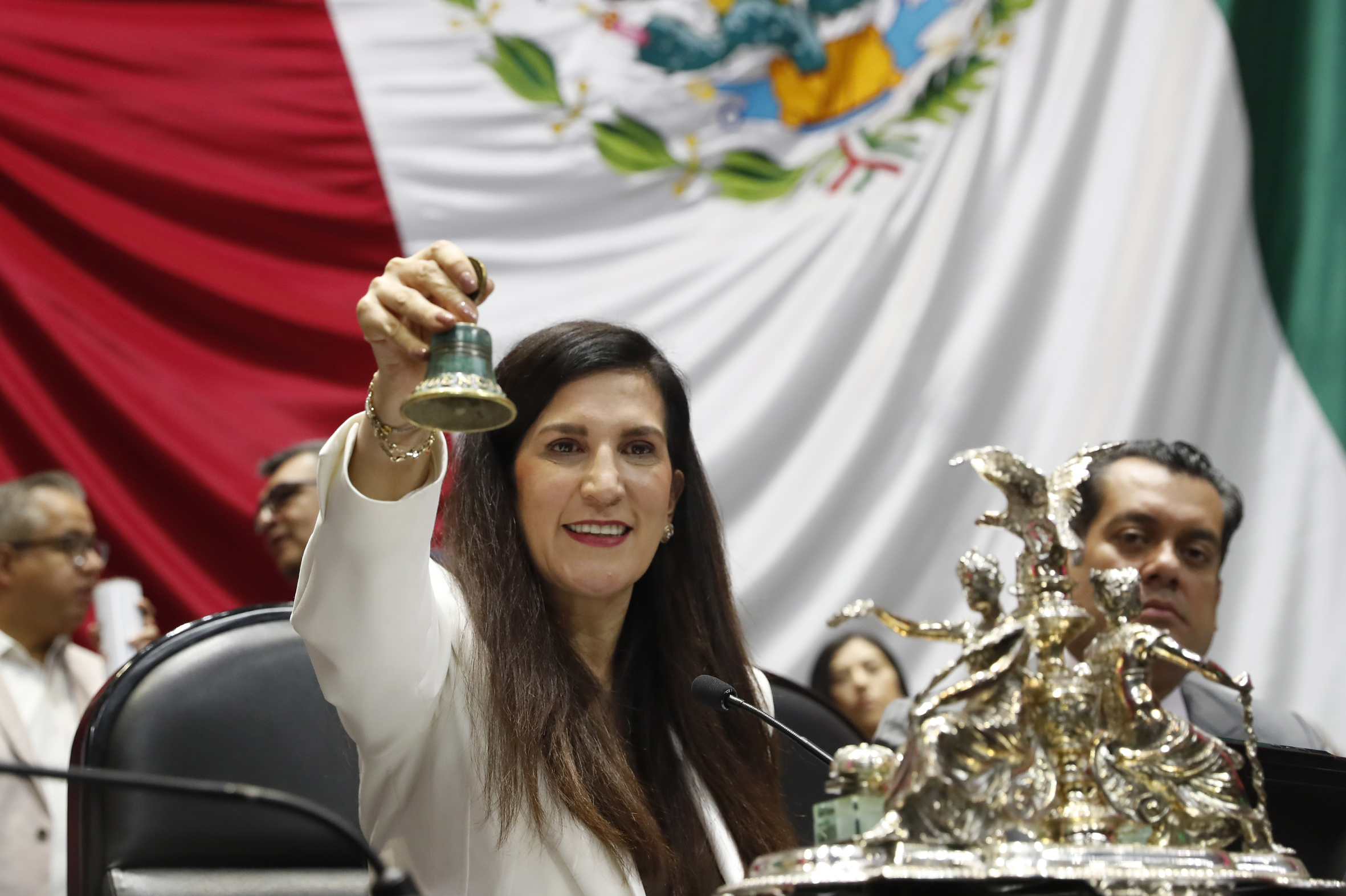 Kenia López Rabadán exige sesiones presenciales en San Lázaro y llama a prestigiar la política