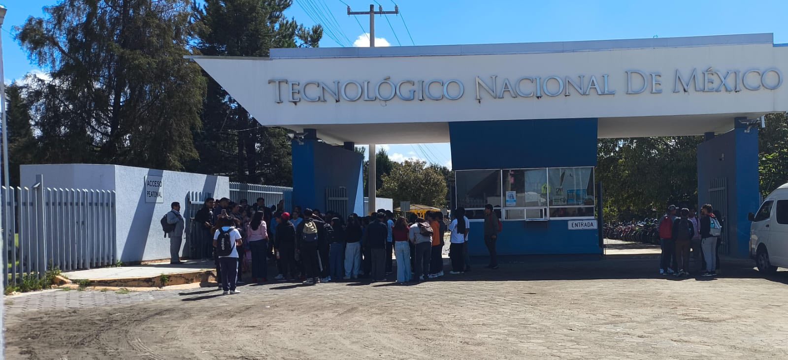 Estudiantes del Tec de Texmelucan buscan acuerdos firmes para reabrir su plantel