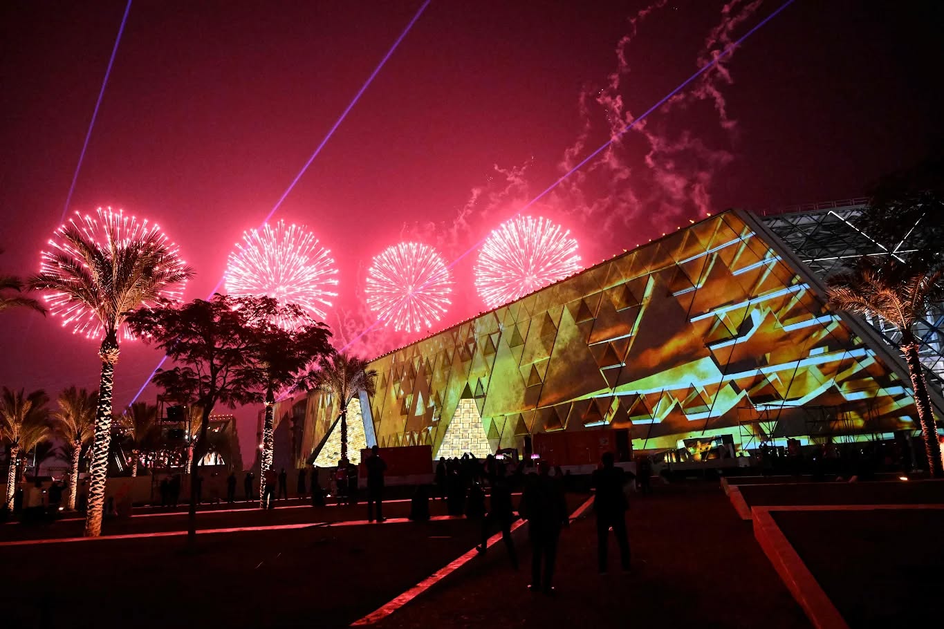 Egipto inaugura el Gran Museo Egipcio, una obra monumental junto a las Pirámides tras dos décadas de construcción