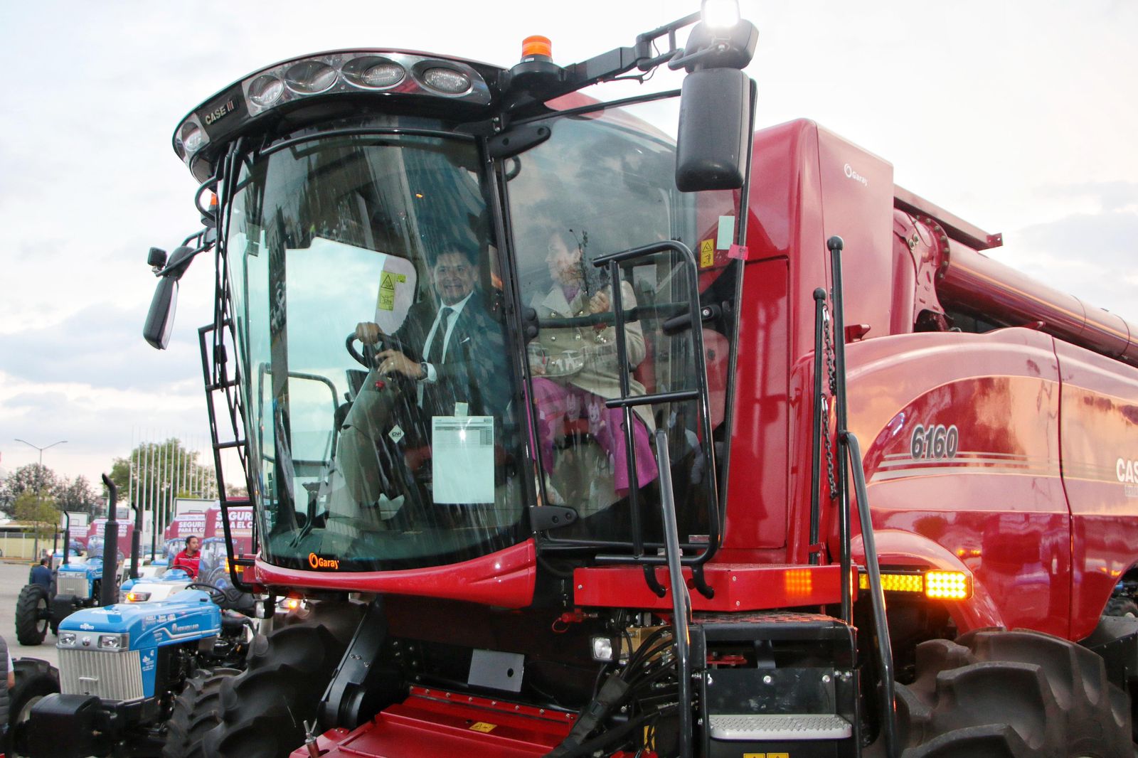 Armenta refuerza el campo con nueva entrega de maquinaria agrícola