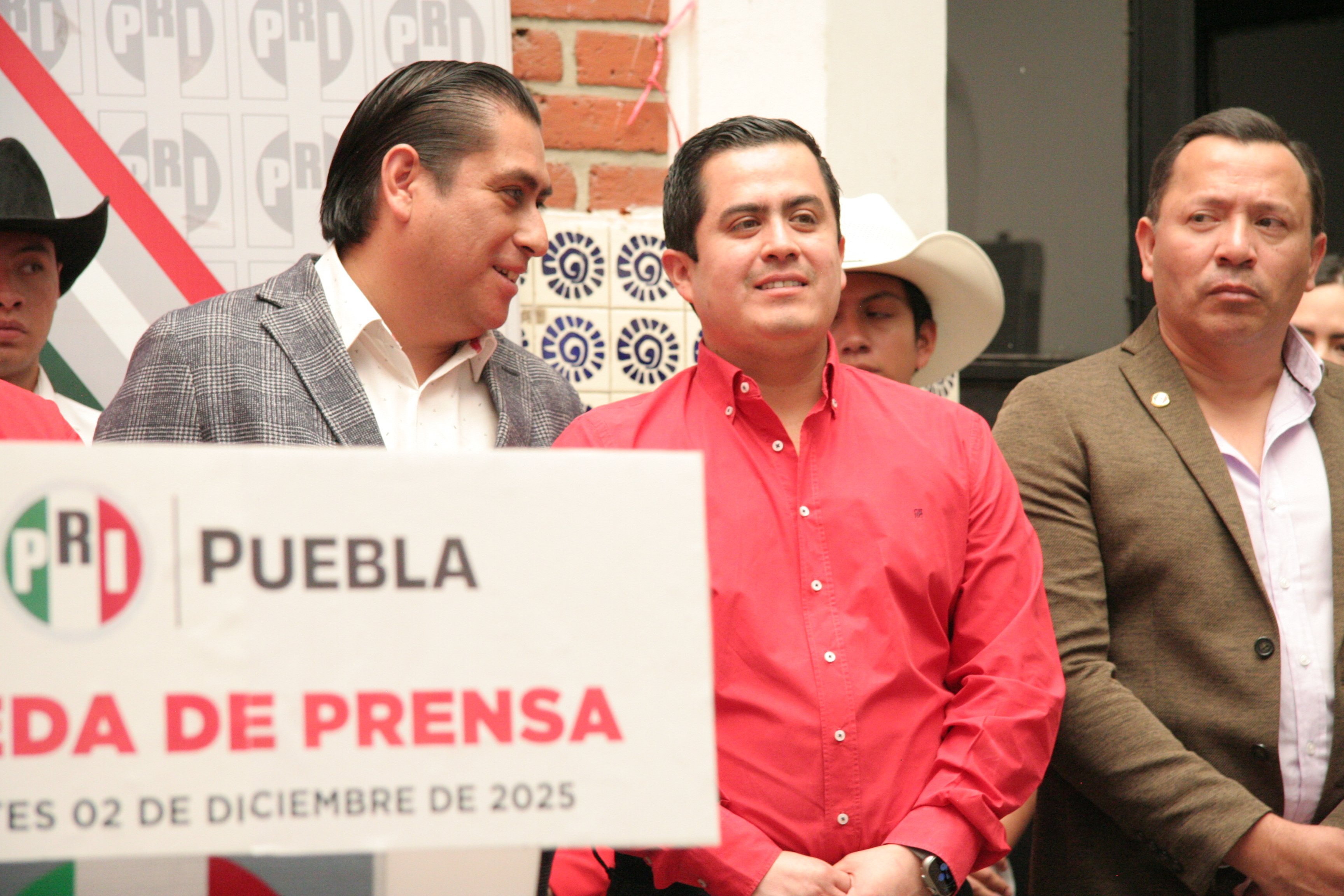 Lorenzo Rivera niega orden de aprehensión y atribuye señalamientos a disputa interna del PRI