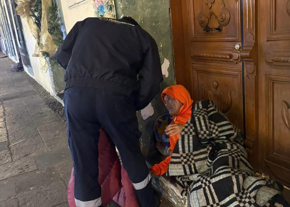 Refuerzan apoyo invernal a personas vulnerables ante bajas temperaturas en Puebla