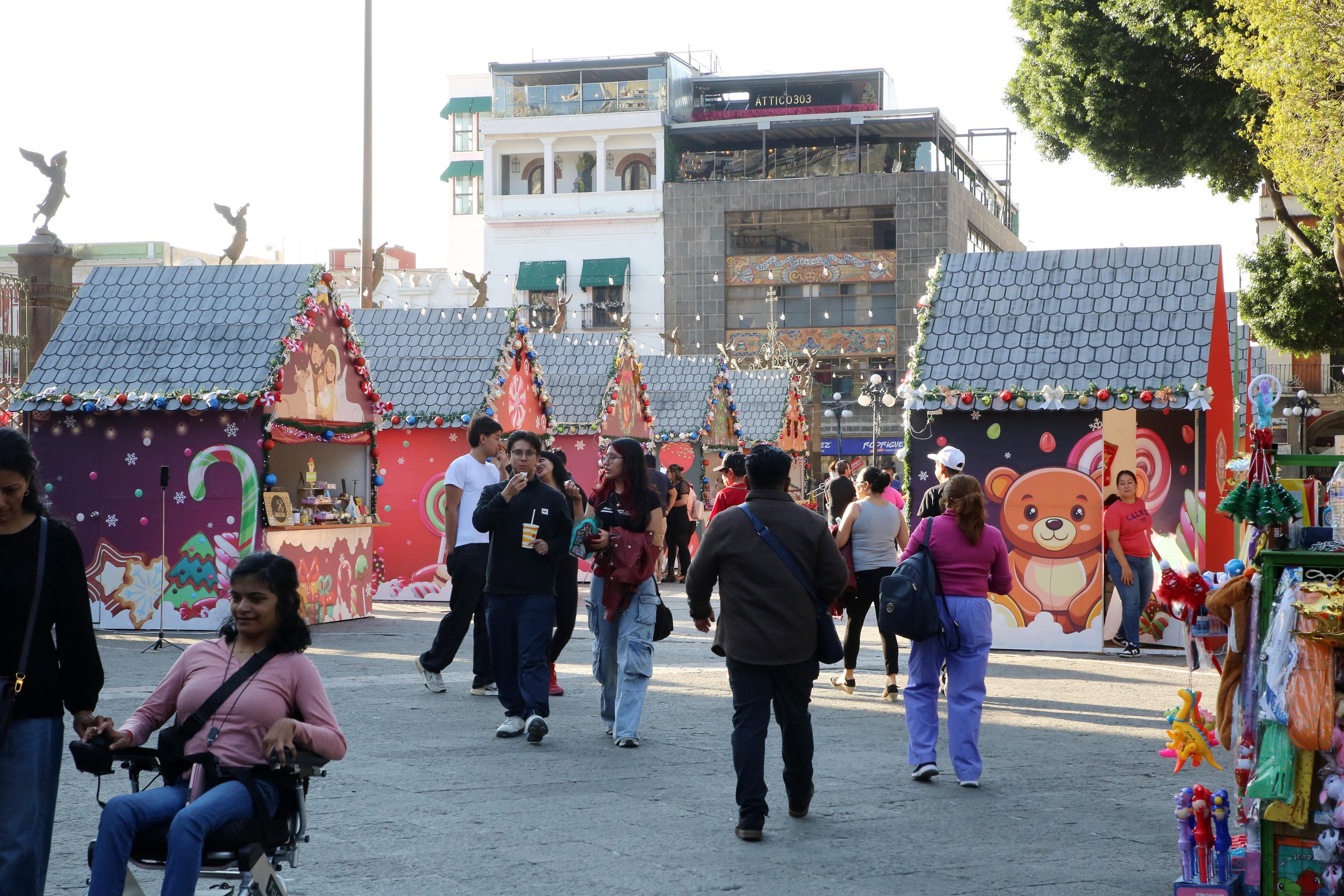 La Villa Artesanal Navideña llena de talento y tradición el Centro Histórico de Puebla