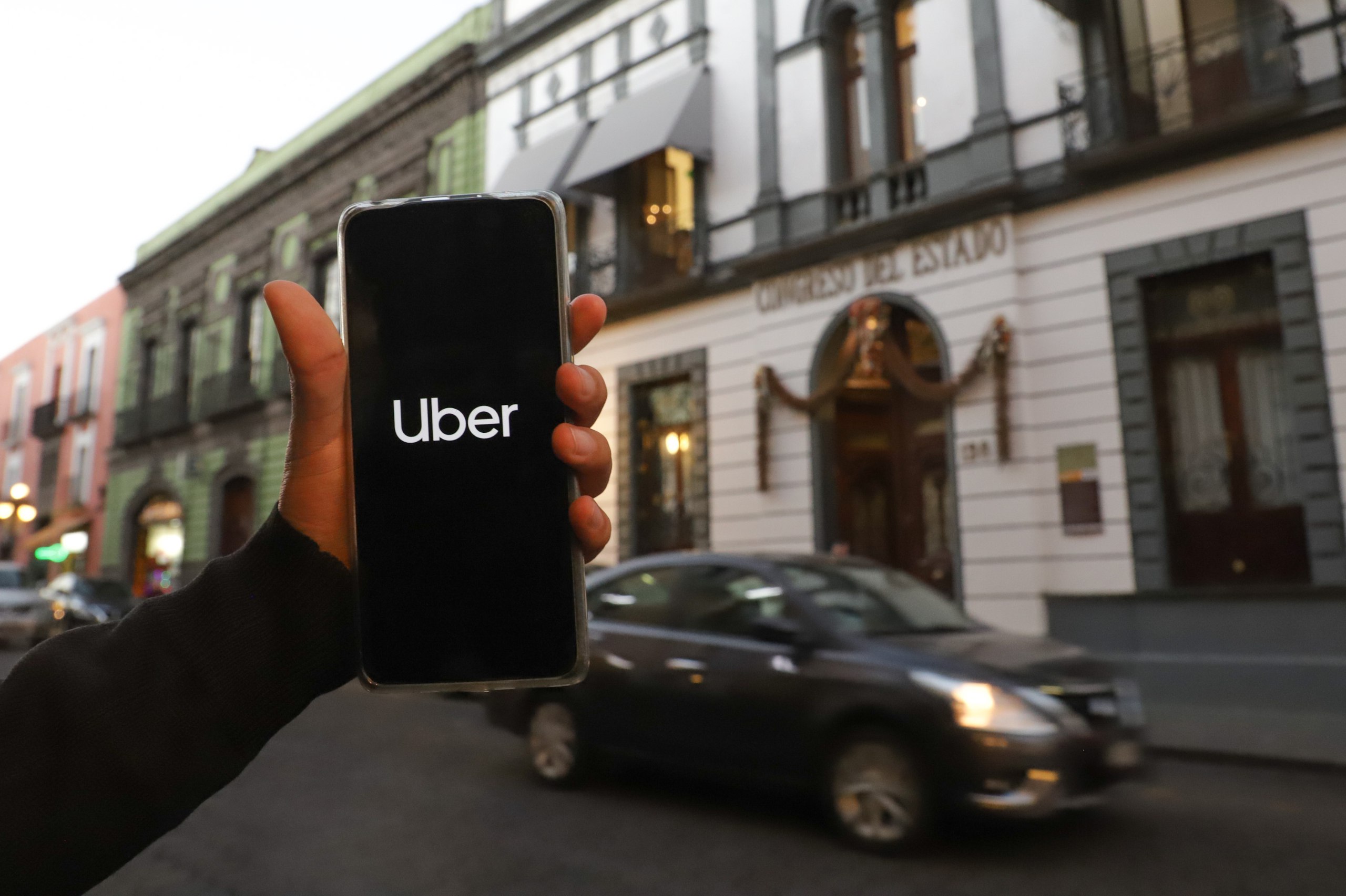 Uber logra amparo y mantendrá operación en Puebla mientras continúa trámite de renovación de permiso