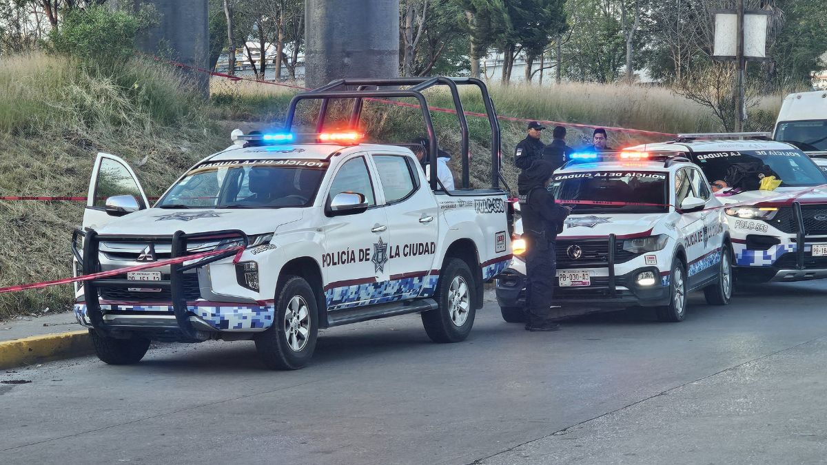Hallan cuerpo con signos de violencia en el Periférico Ecológico, en Amozoc