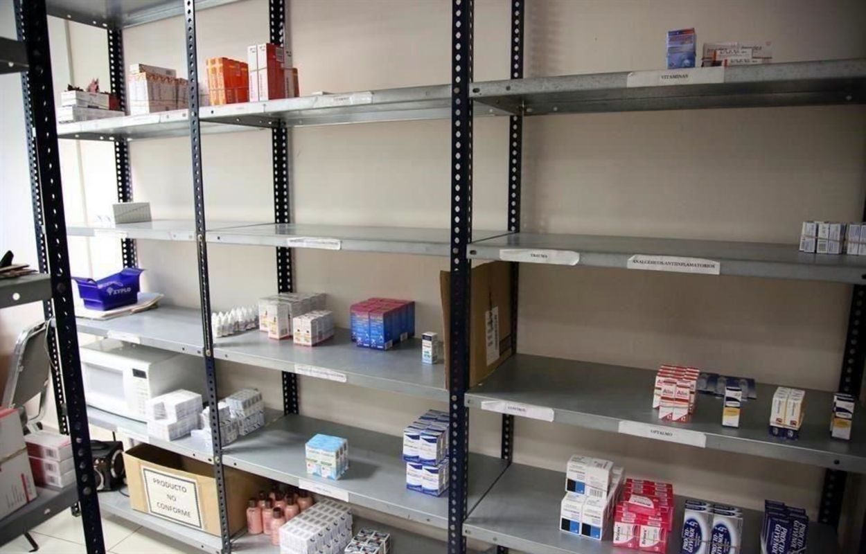 Pacientes denuncian desabasto de medicamentos y retrasos médicos en el Hospital Carmen Serdán del IMSS Puebla