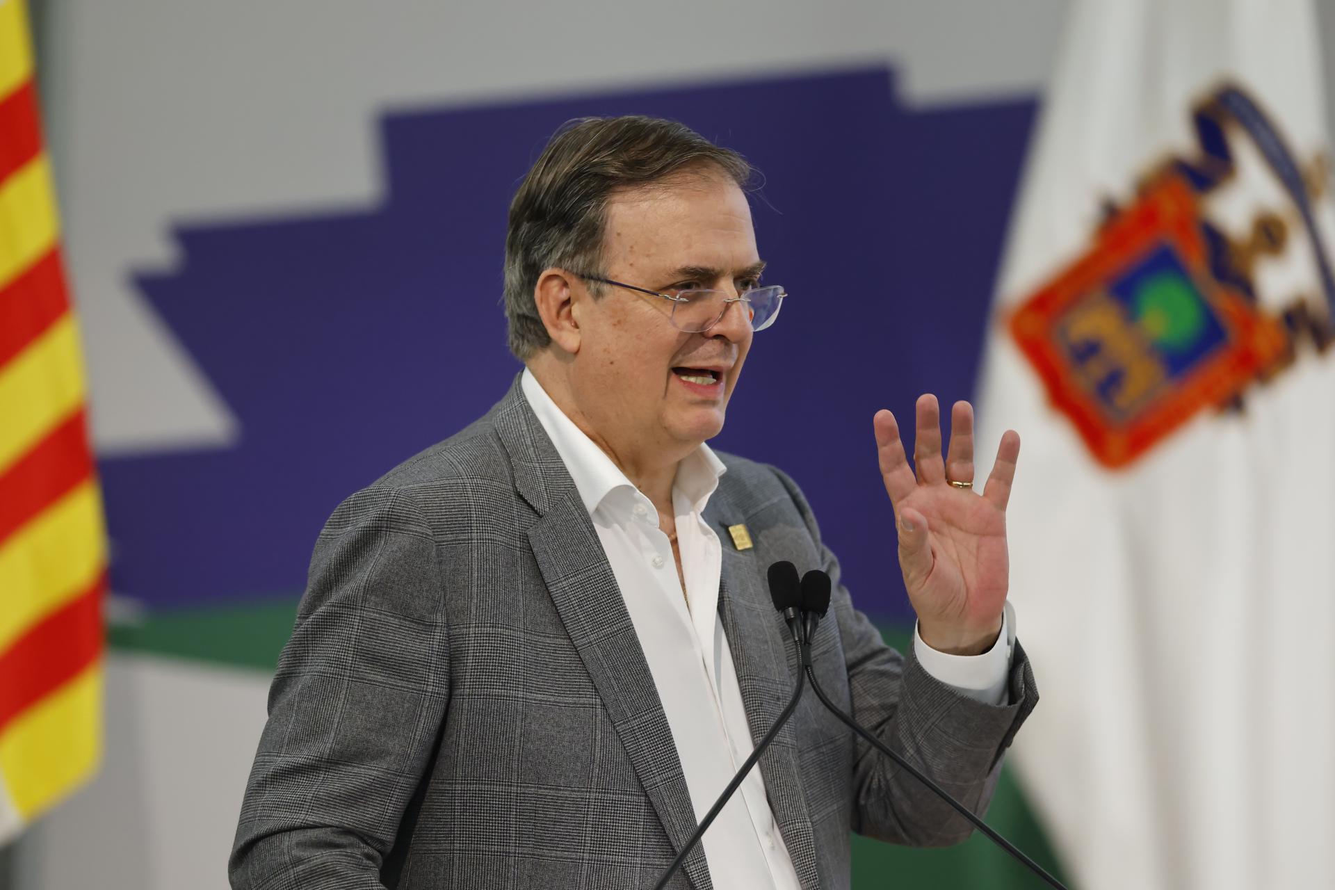Ebrard responde a China por aranceles y defiende producción automotriz en México