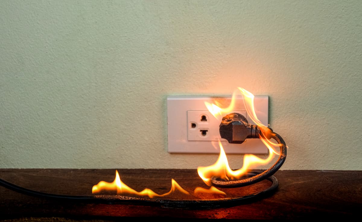 Gobierno de Puebla emite recomendaciones de seguridad eléctrica para decoración navideña
