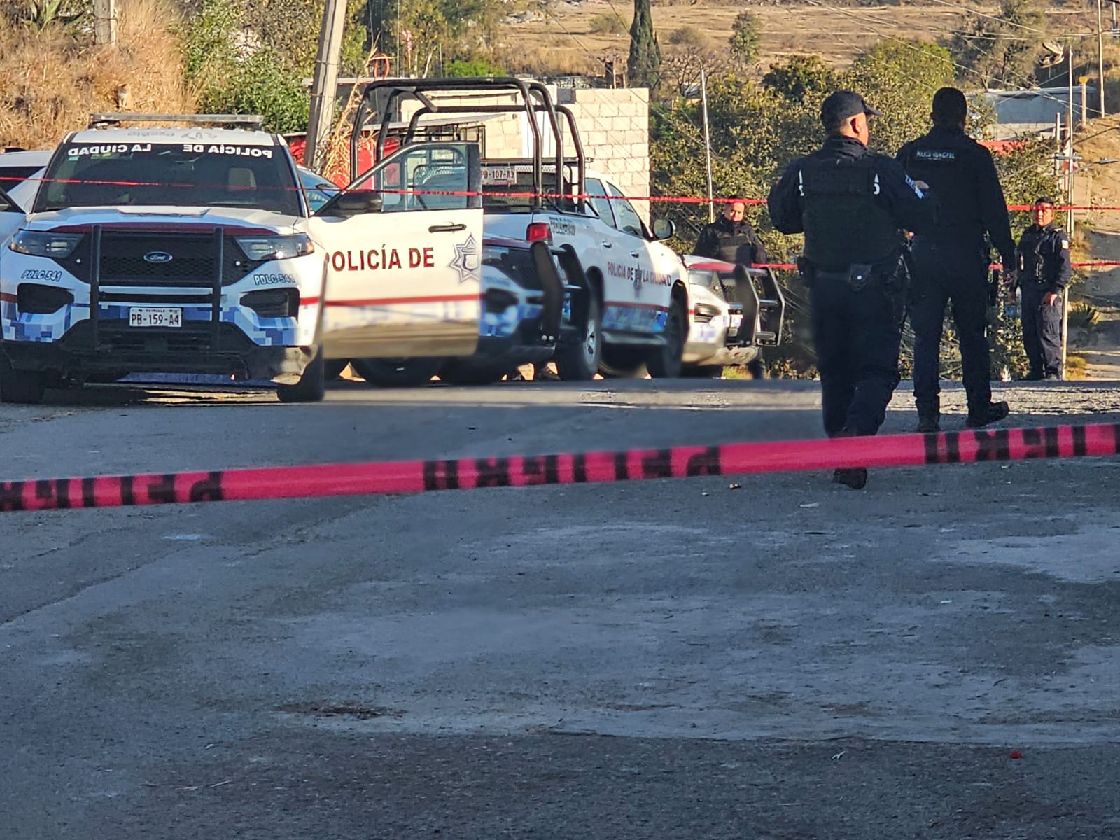 Hallan cuerpo embolsado con presunto narcomensaje en Xochimehuacán