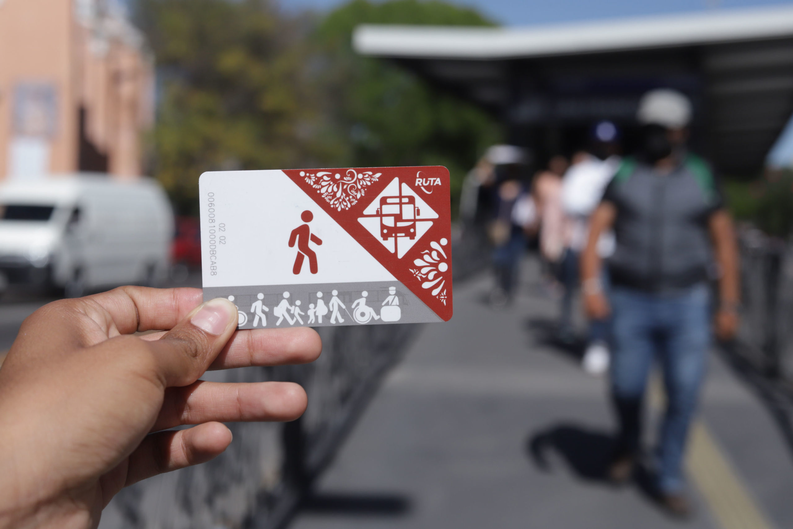 Renuncian 30 choferes en Línea 1 de RUTA tras arranque de “Sin tarjeta no hay ingreso”