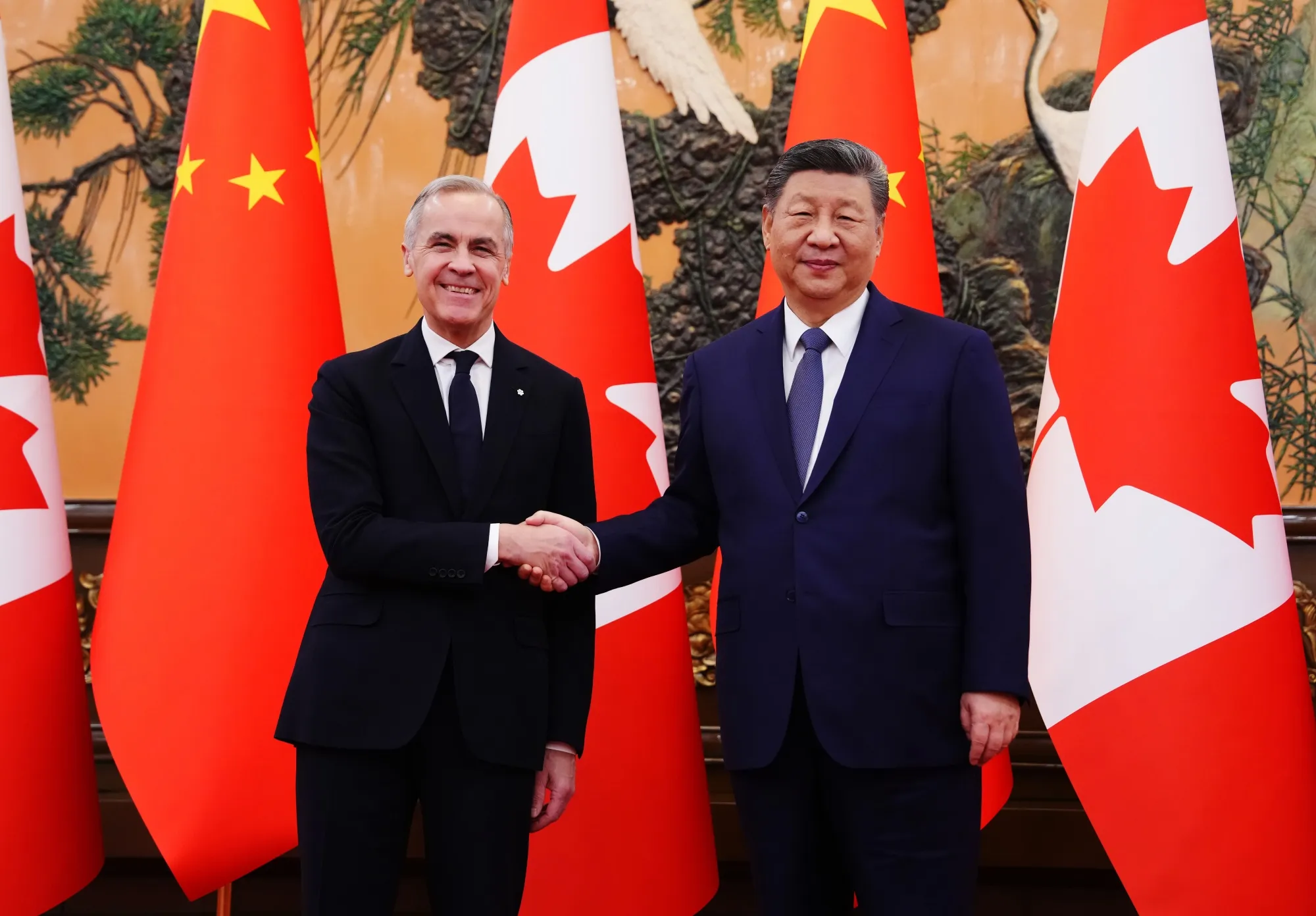 Estados Unidos amenaza con imponer aranceles del 100 % a Canadá por posible acuerdo con China