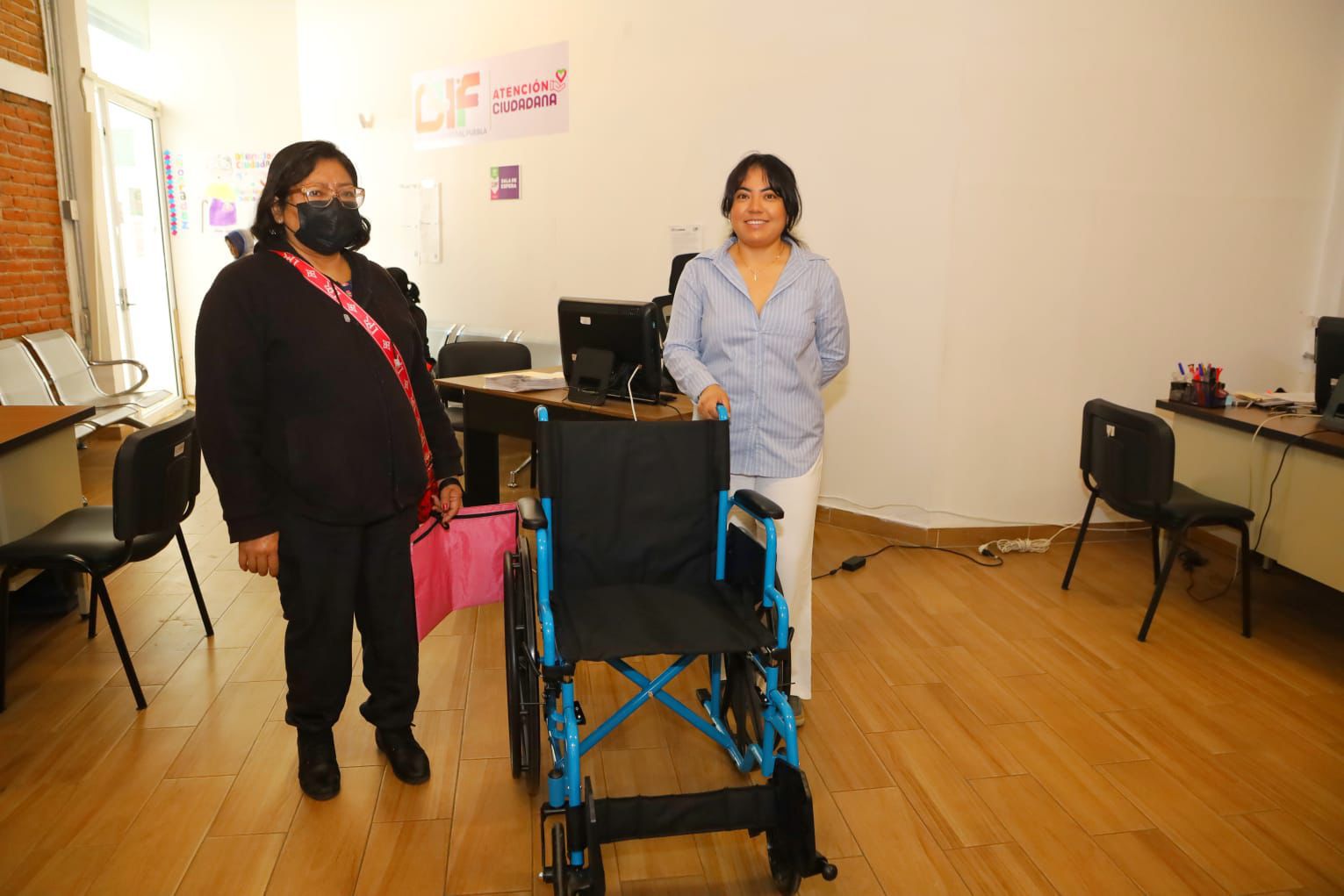 Entregan apoyos funcionales solicitados en el “Día del Pueblo” en Puebla capital