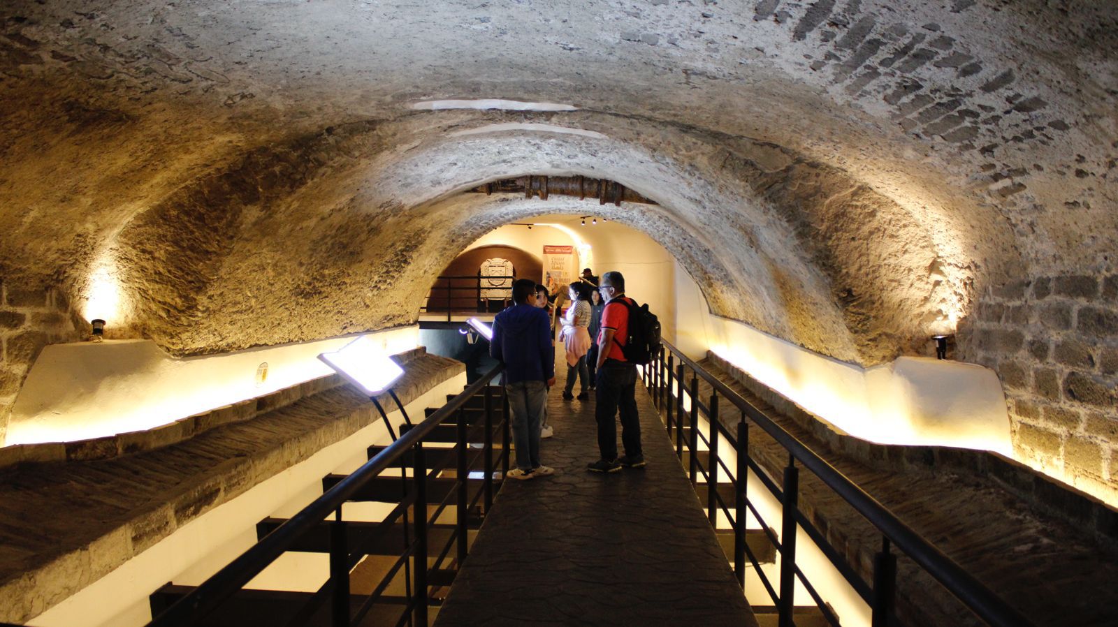 Realizan mantenimiento integral en el Puente de Bubas y el Pasaje Histórico 5 de Mayo