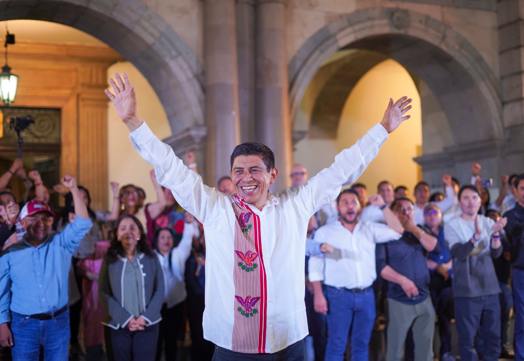 Salomón Jara se mantendrá como gobernador de Oaxaca tras sometimiento a revocación de mandato