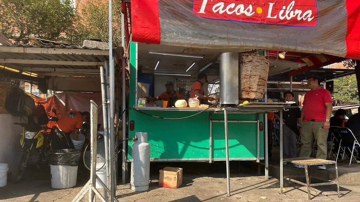 Explosión en Agua Santa no frena uso de tanques de gas en puestos ambulantes de Puebla