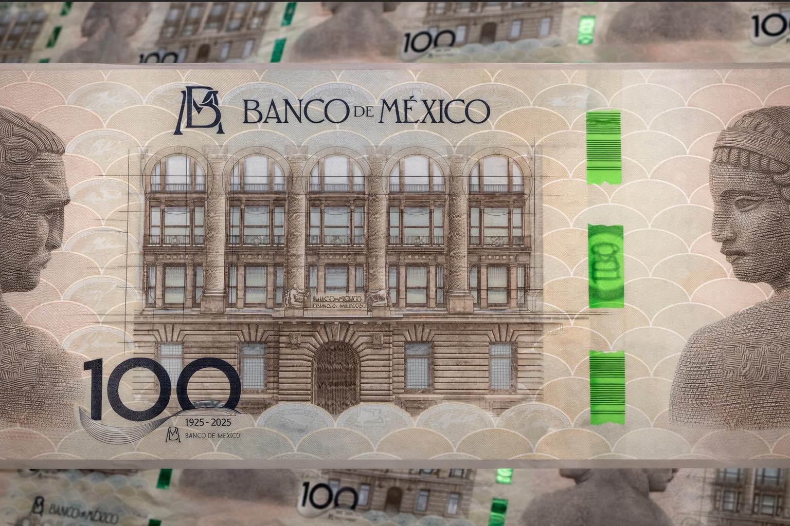 Banxico presenta billete de 100 pesos por su centenario