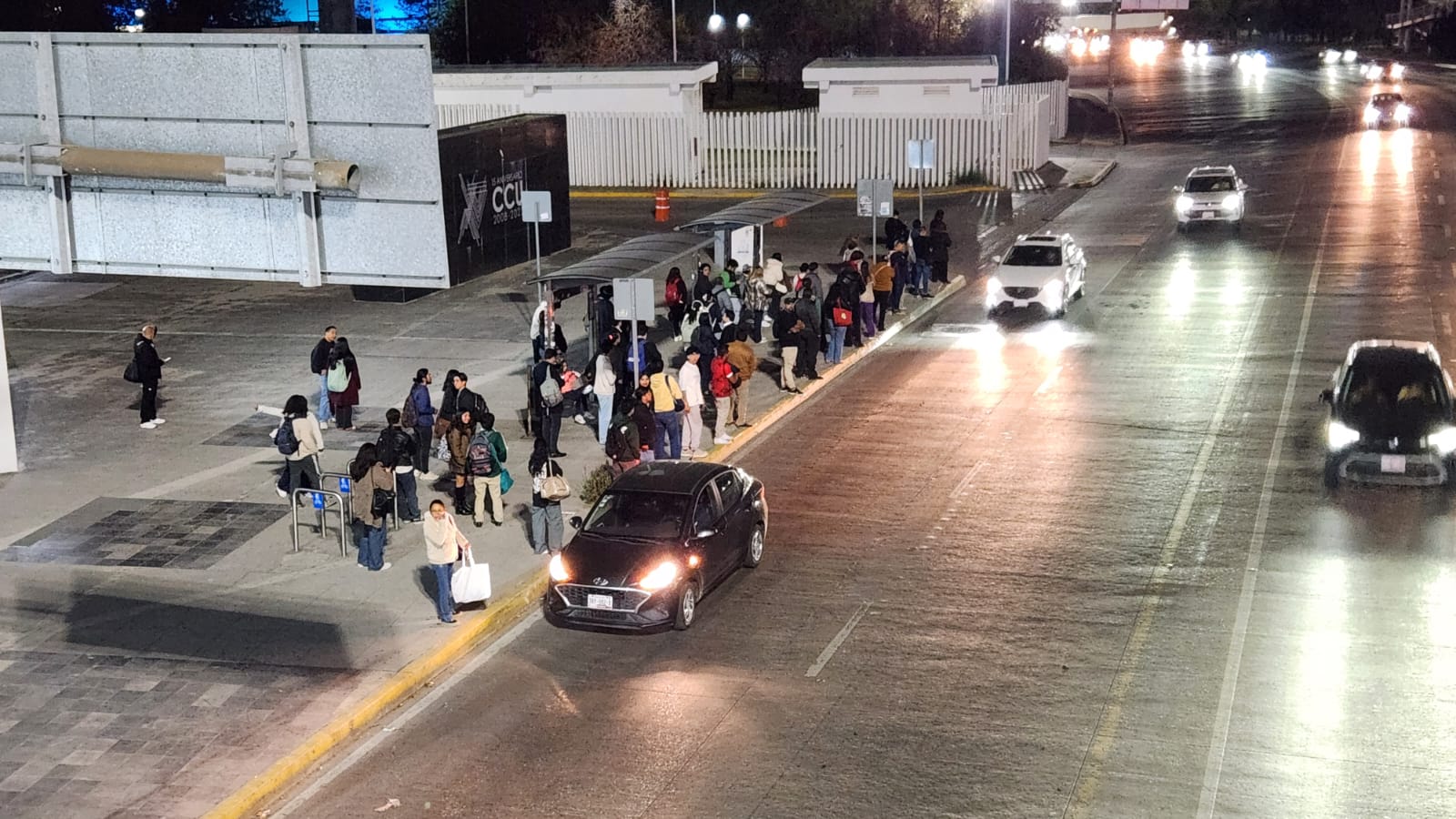 Contraste en el transporte de Puebla: Entre el rigor de la revista vehicular y la espera de los usuarios