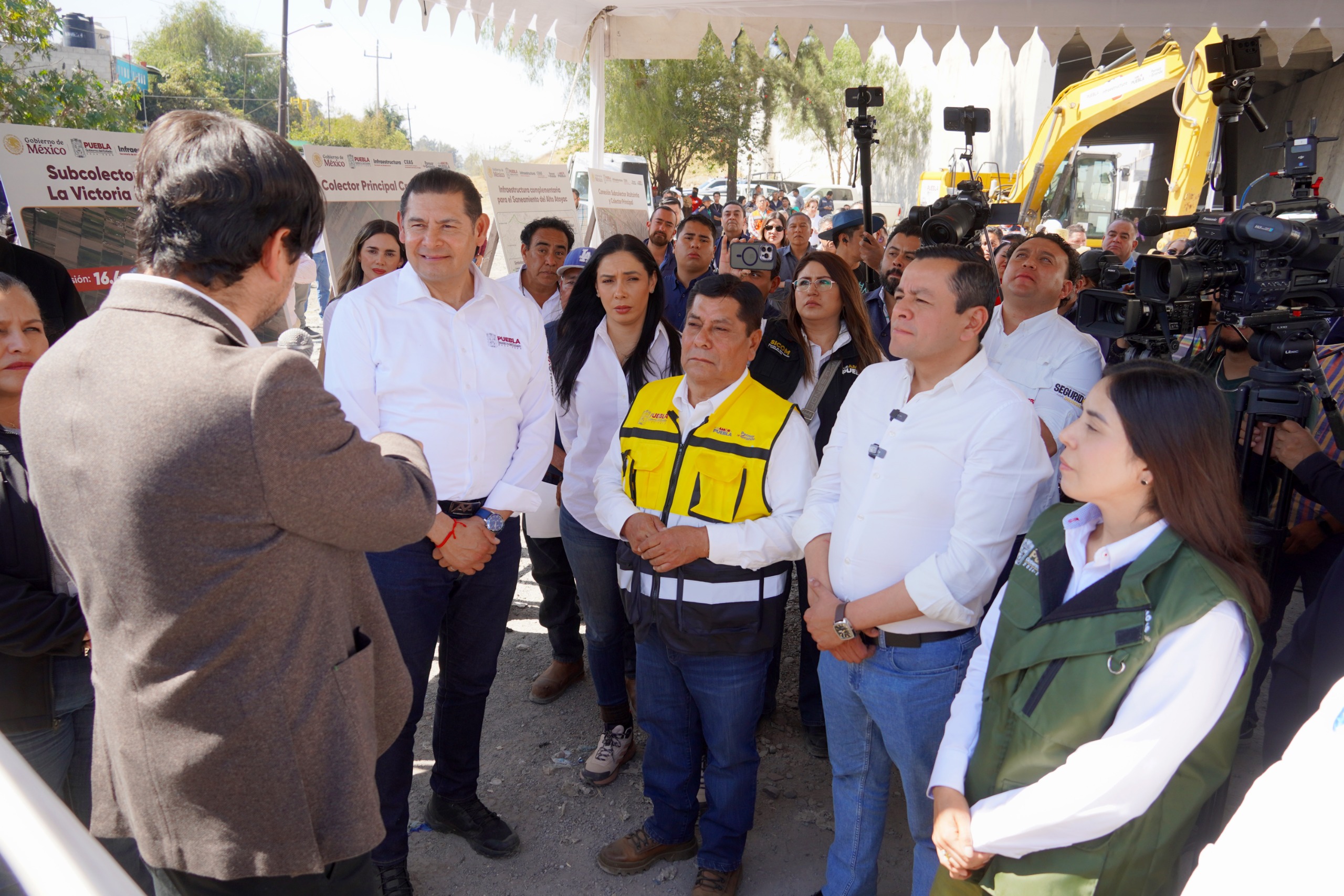 Armenta supervisa avances de colectores sanitarios del río Atoyac en San Martín Texmelucan