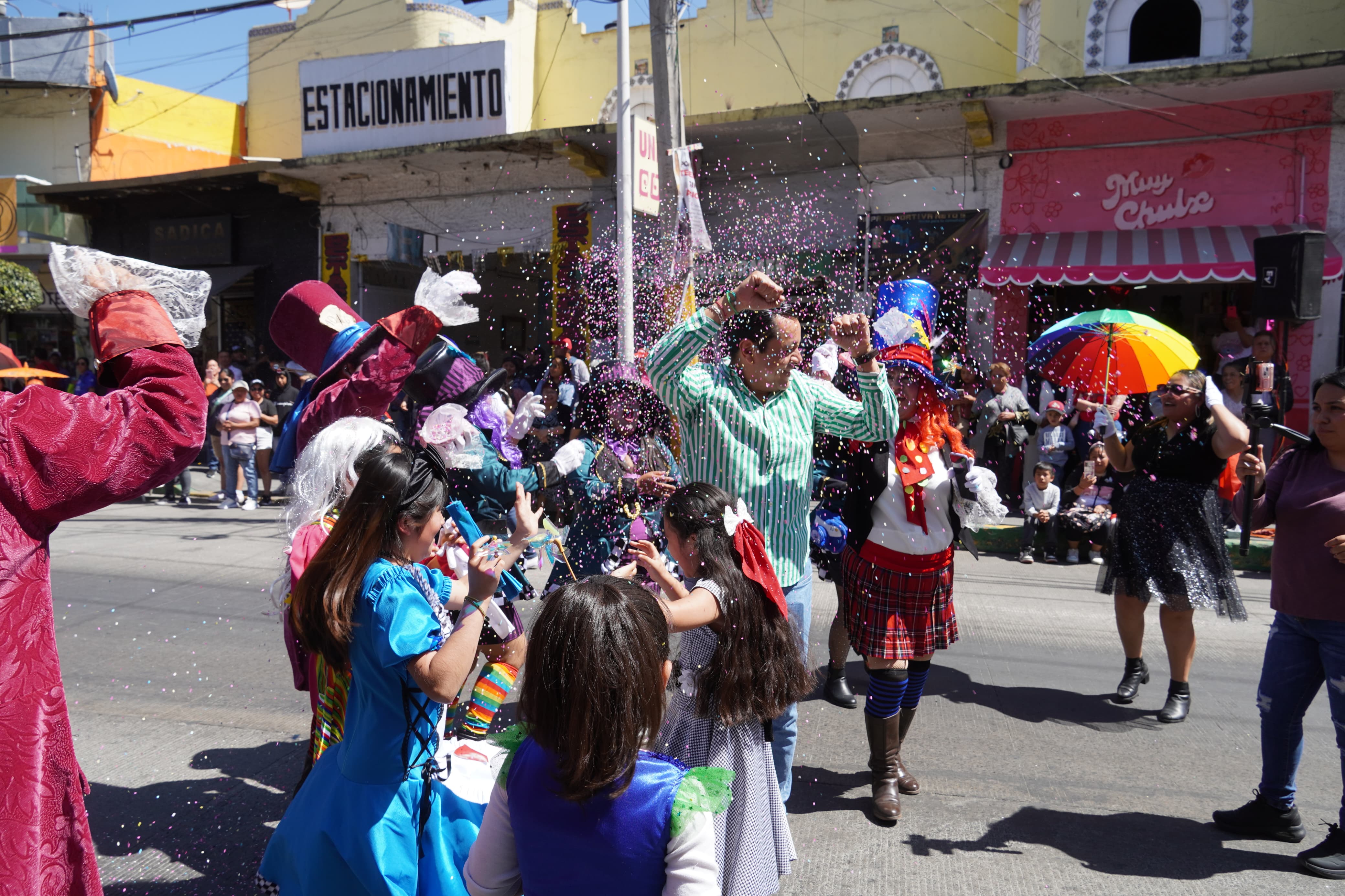 Más de mil carnavaleros participaron en el 7° Desfile “Suma de Tradiciones” en Texmelucan