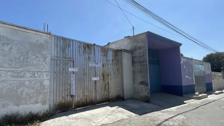 FGE asegura predio en Xonacatepec; realizan excavaciones con maquinaria en busca de restos humanos