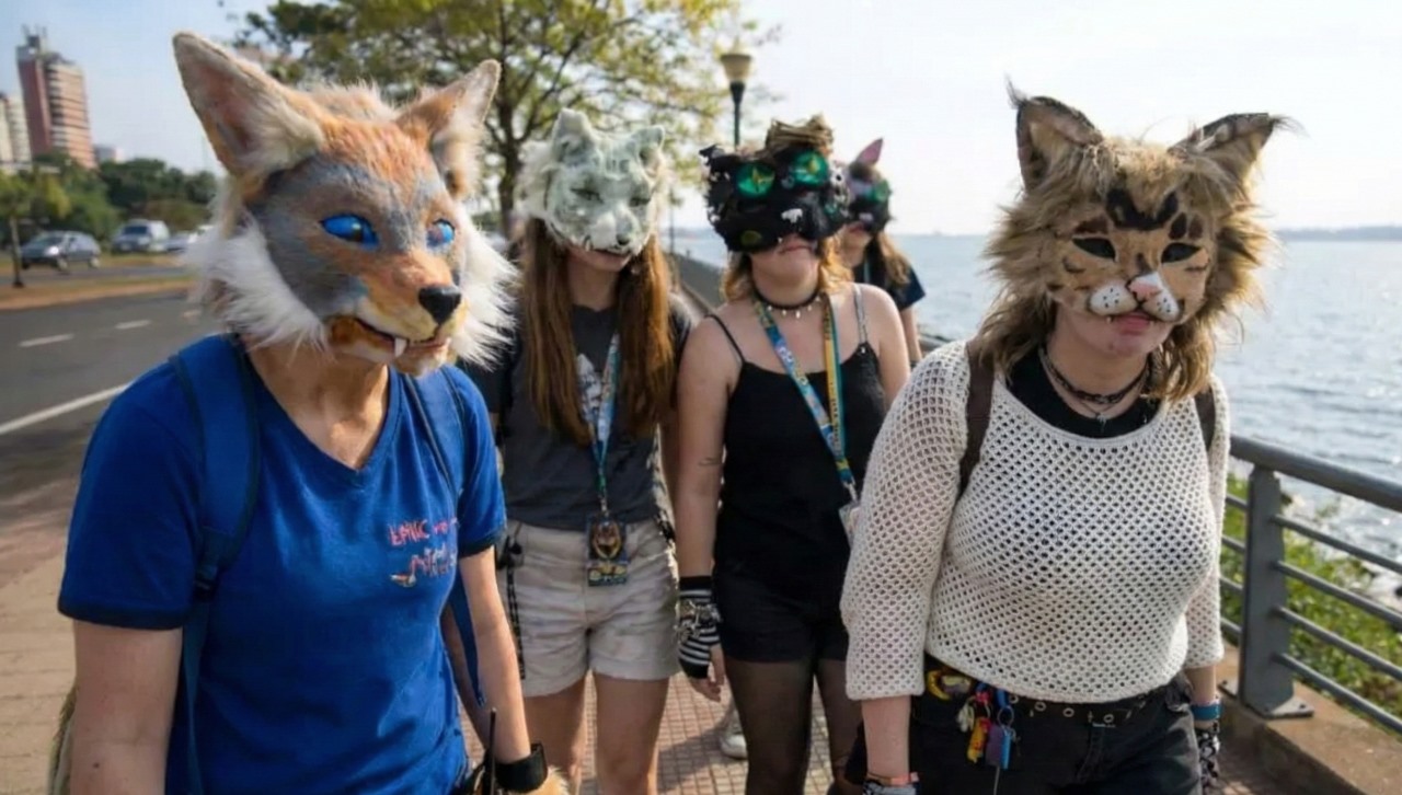 Therian: el fenómeno viral juvenil que mezcla identidad animal, cosplay y redes sociales