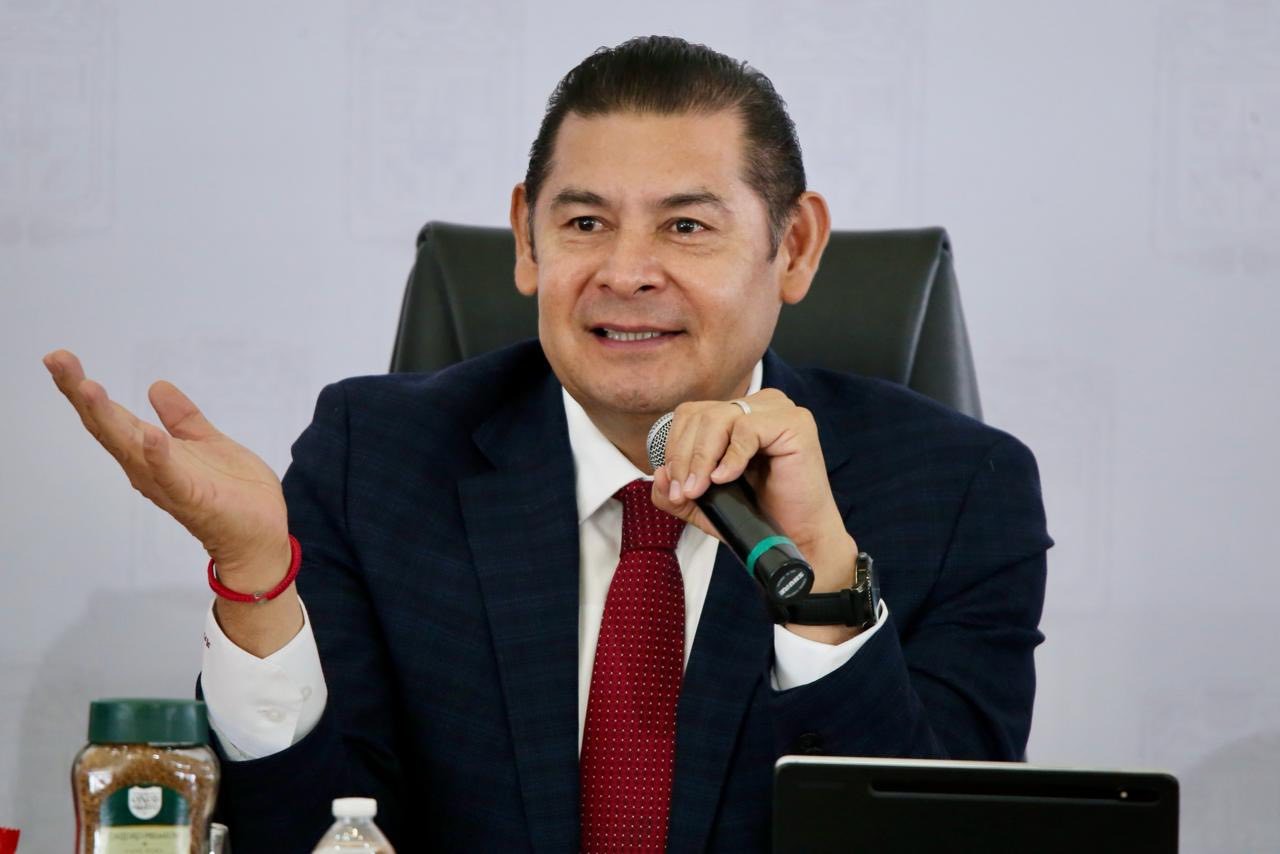 Cablebús es “ineludible”: Armenta escucha protestas, pero no frenará la obra