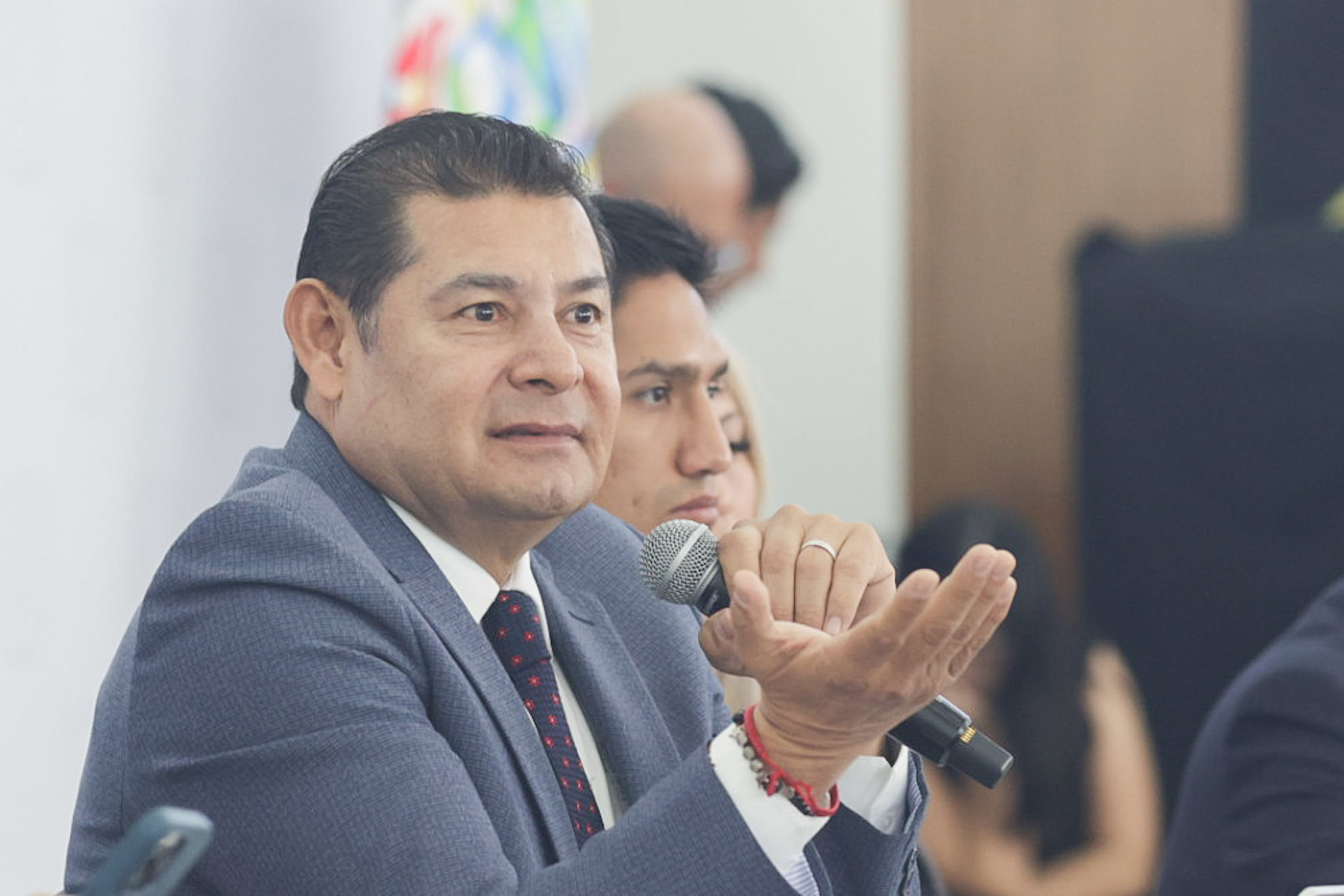 Armenta lanza advertencia a alcaldes que buscan reelegirse rumbo a 2027