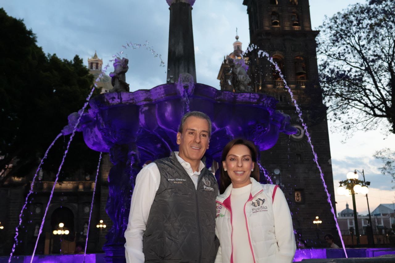 Puebla ilumina sus fuentes de violeta por la igualdad y contra la violencia hacia las mujeres