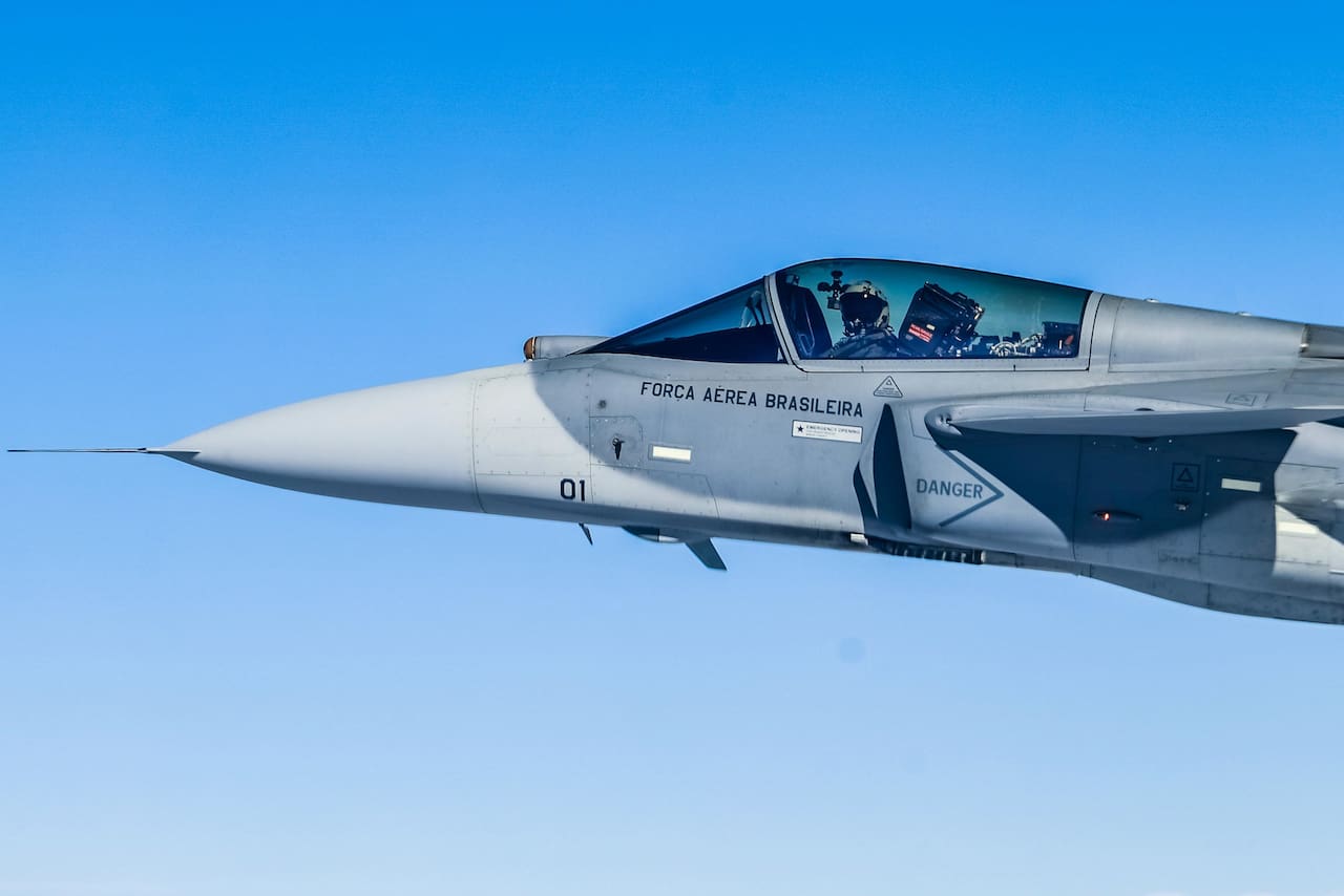 Brasil presenta su primer avión supersónico Gripen F-39E ensamblado en el país