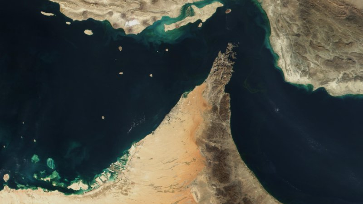 General iraní confirma cierre del estrecho de Ormuz y ataques a petroleros que intenten cruzar sin permiso
