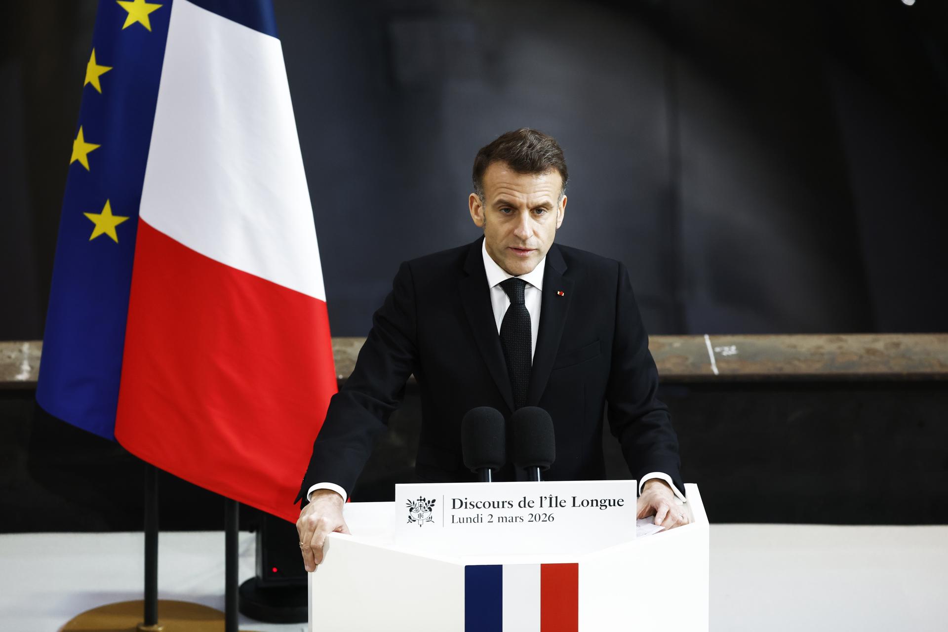 Macron advierte que Francia usará su arsenal nuclear si se amenazan sus intereses vitales; amenaza con aumentar sus ojivas