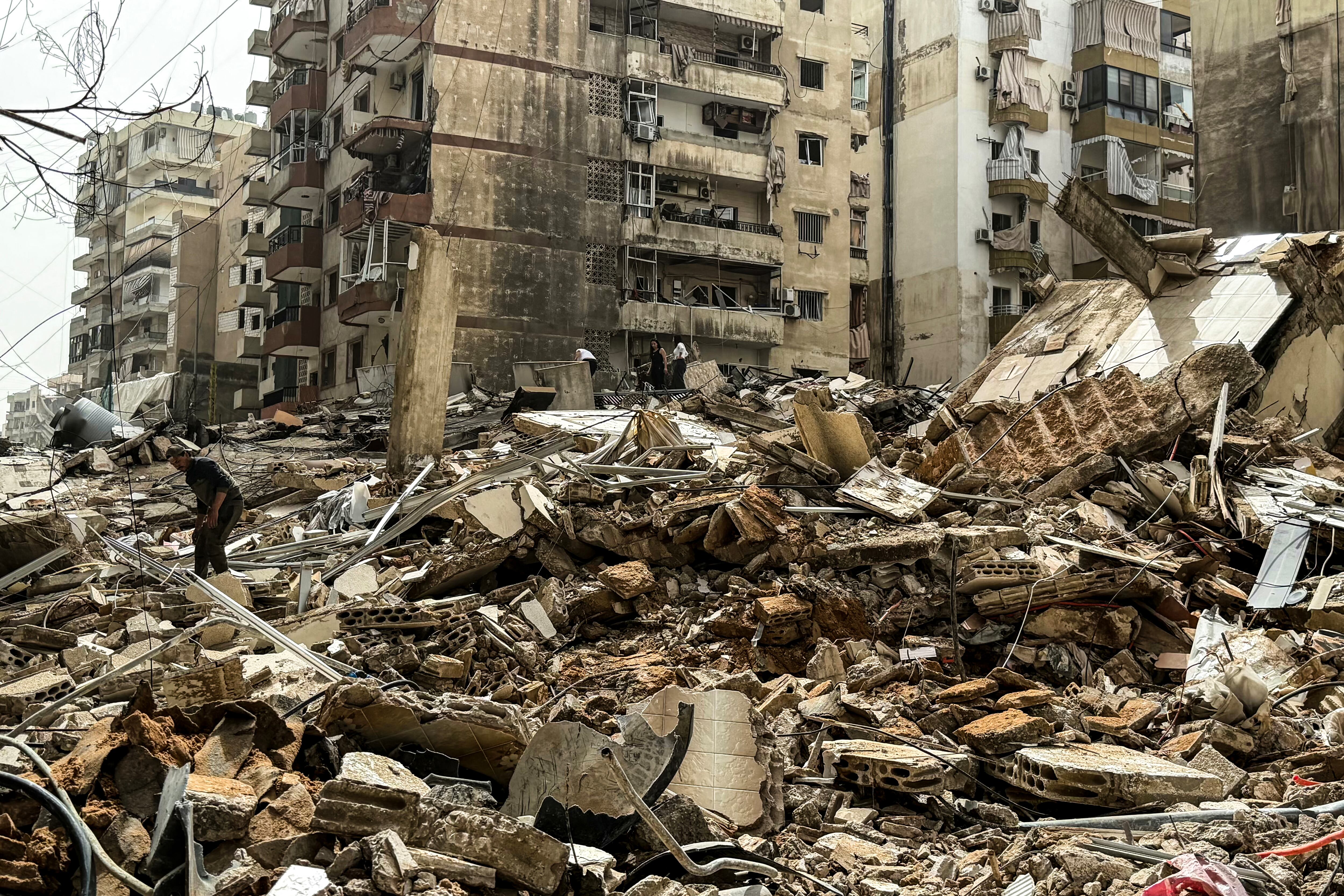 Israel bombardea sur de Líbano pese a alto el fuego y alega “legítima defensa”
