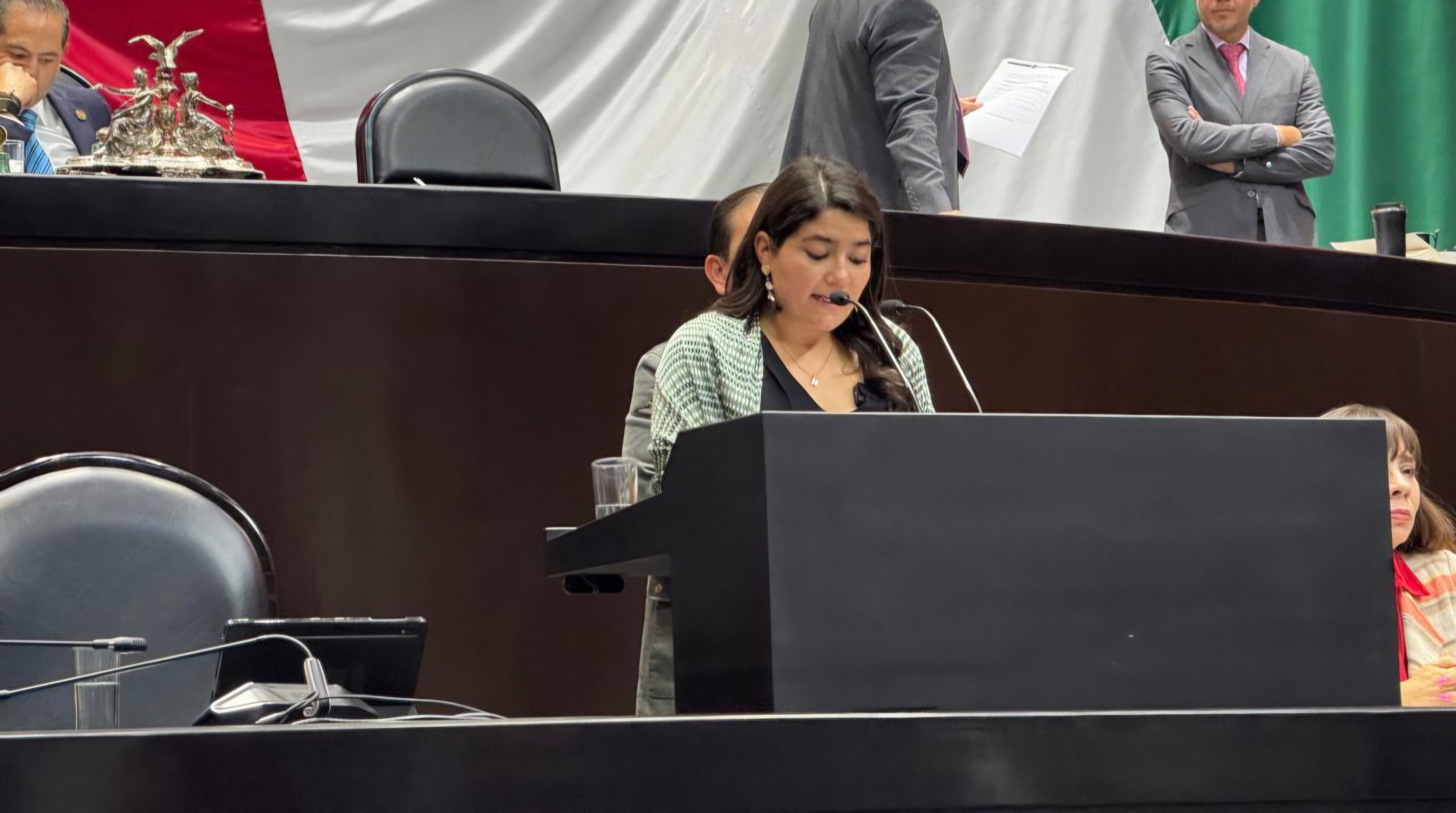 Gissel Santander respalda reforma para proteger derechos de artistas frente a la inteligencia artificial