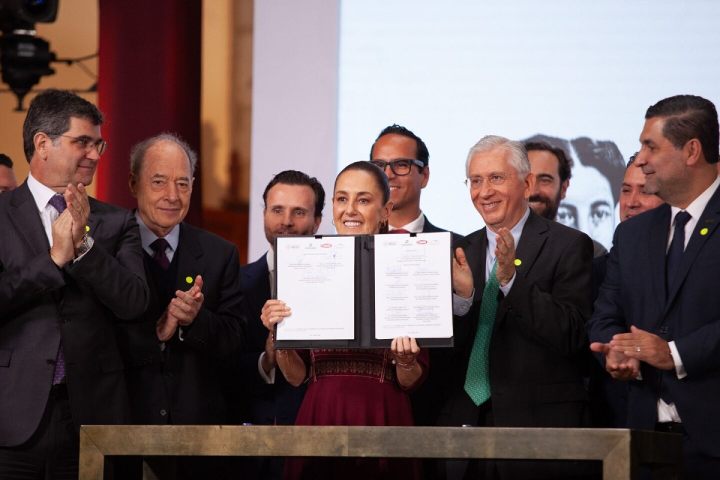 Claudia Sheinbaum impulsa acuerdo para priorizar acero nacional en obras públicas