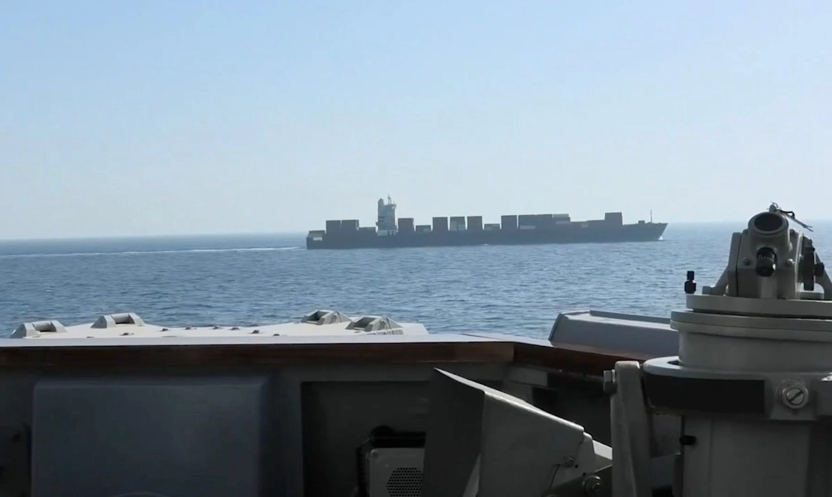Estados Unidos intercepta buque iraní en el mar Arábigo y escala tensión en el estrecho de Ormuz