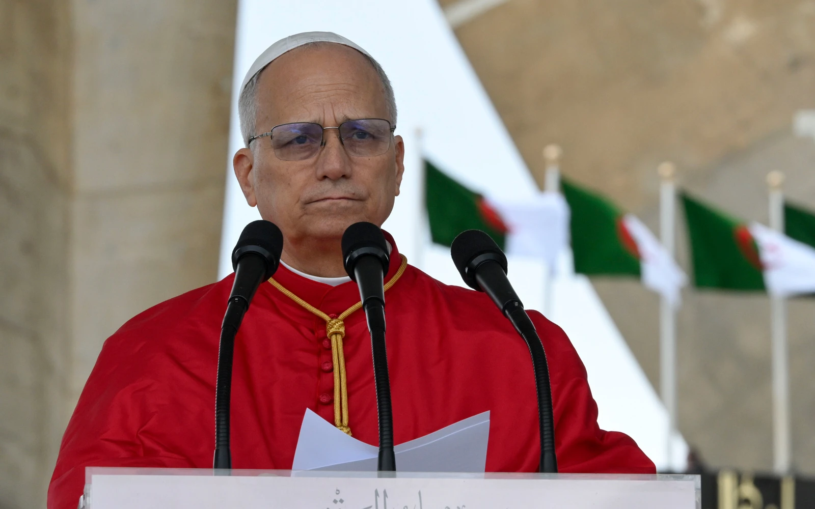 Trump y el papa León XIV chocan por la guerra en Irán: críticas y defensa del mensaje de paz