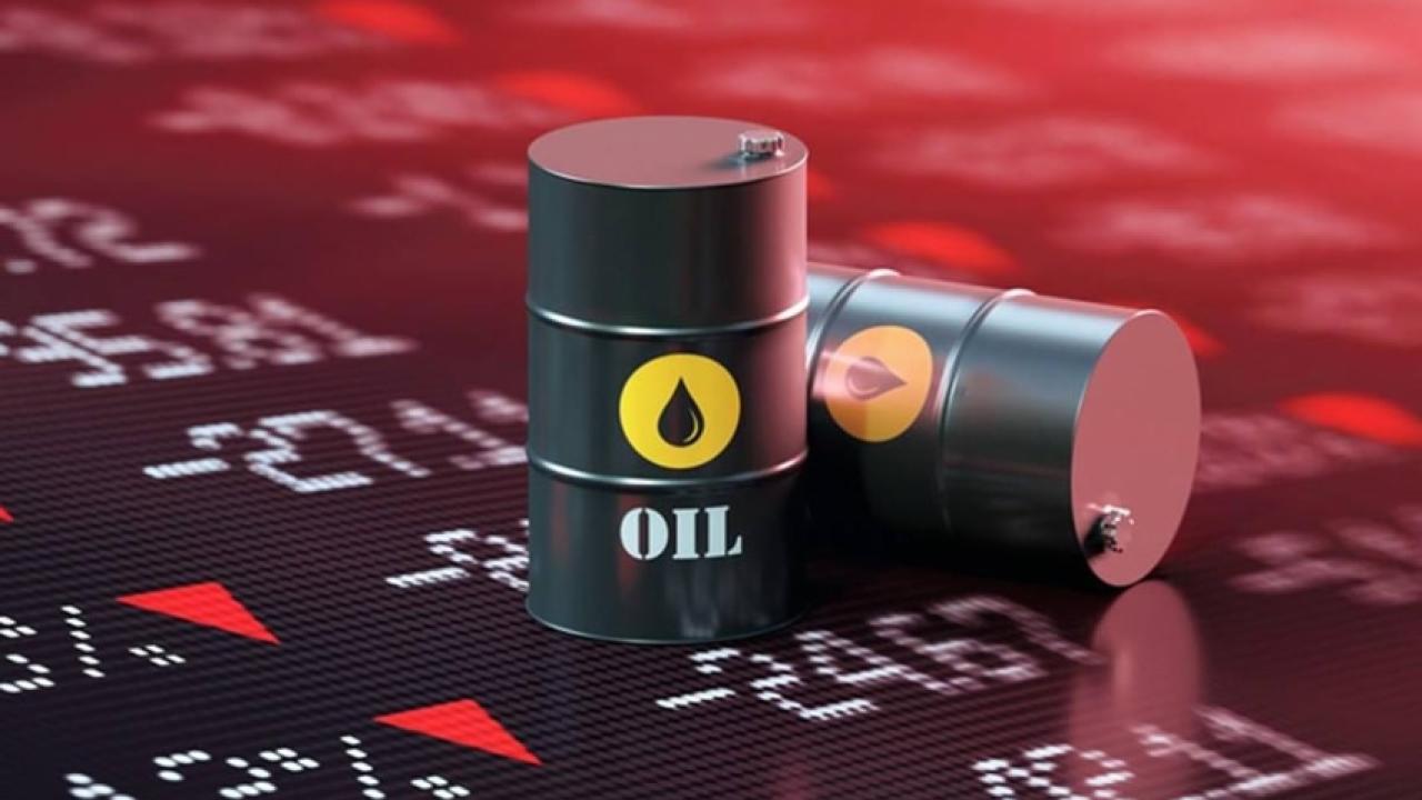 Caída del petróleo tras apertura del estrecho de Ormuz; no bajará gasolina en México, advierte especialista
