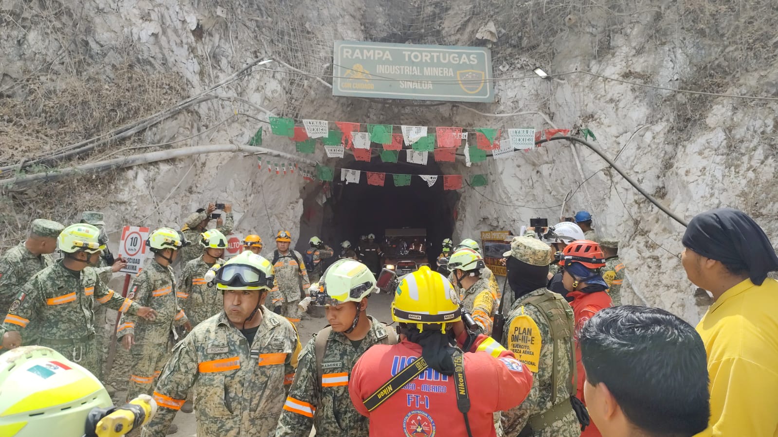 Rescatan con vida a minero tras 14 días atrapado en Sinaloa; continúa operativo en mina Santa Fe