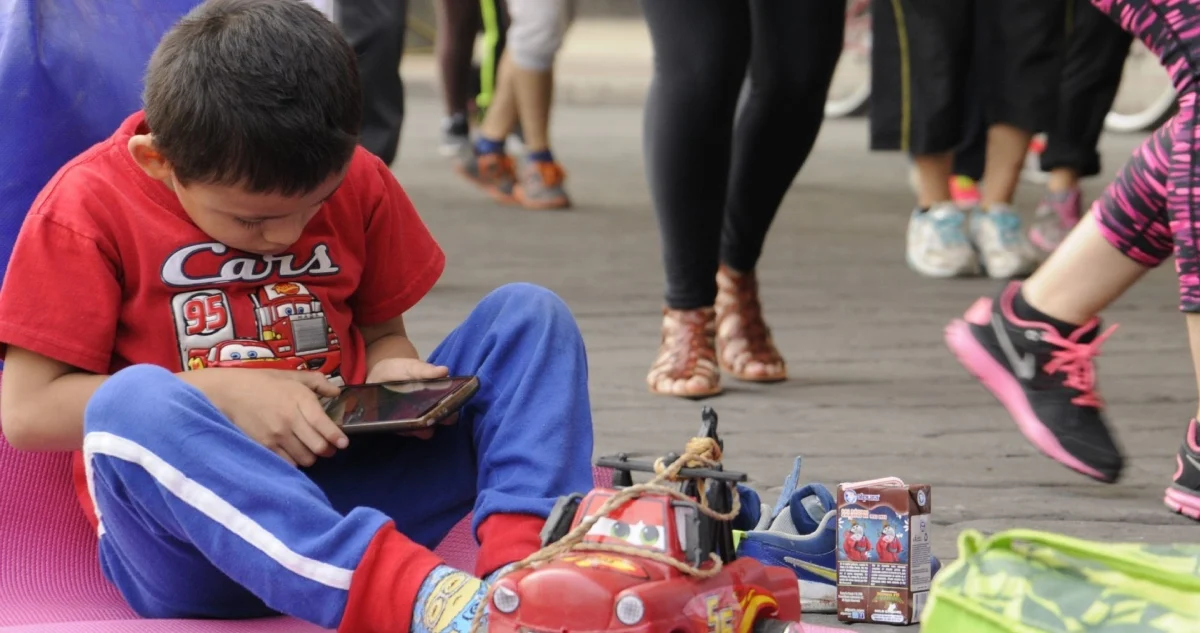 Iniciará Congreso de Puebla foros para regular el uso de celulares en menores de edad