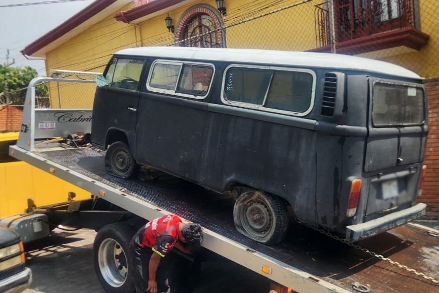 Gobierno de Cholula retira autos abandonados en Momoxpan para frenar delincuencia y focos de infección