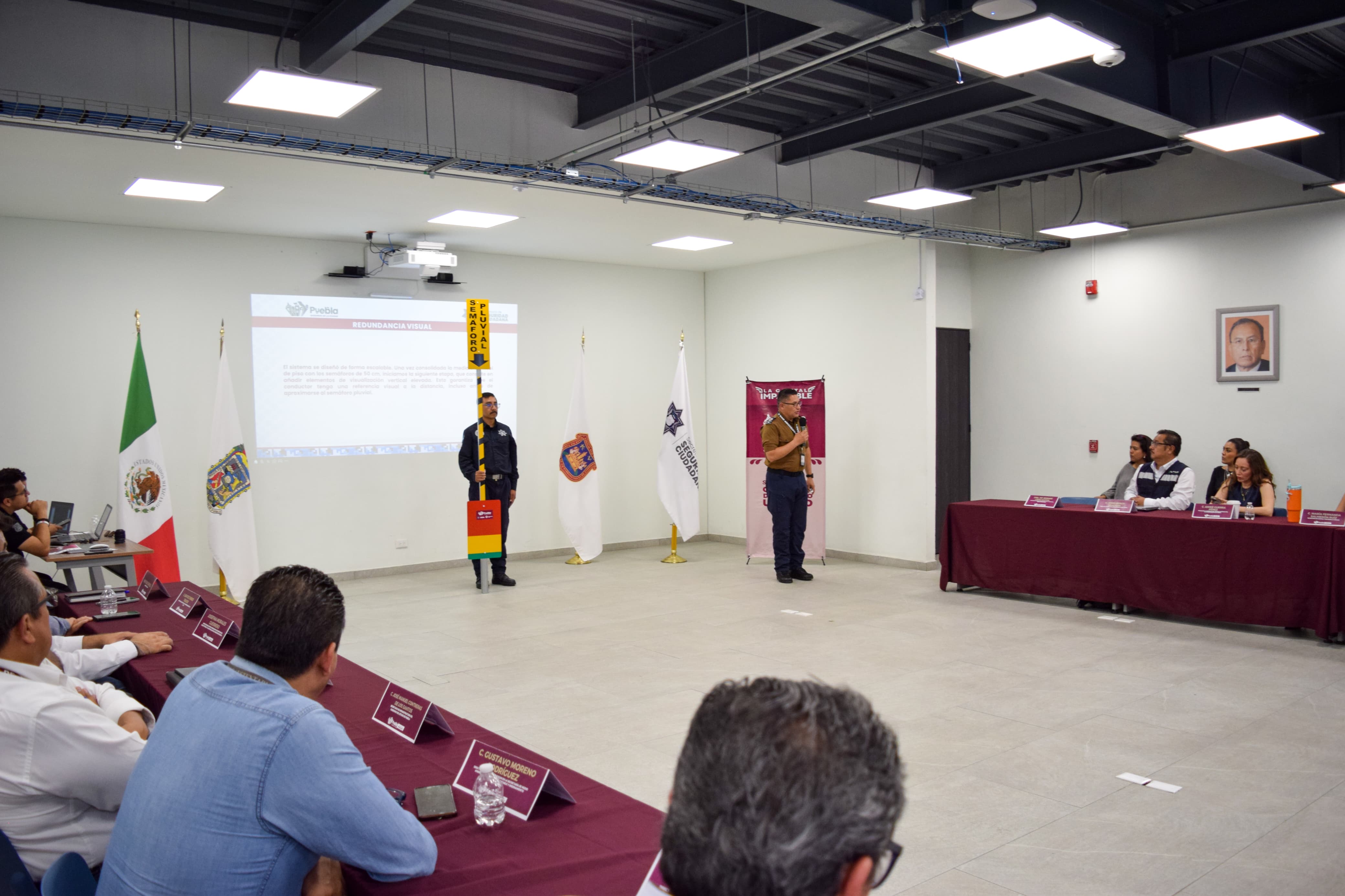 Ayuntamiento de Puebla refuerza instalación de semáforos pluviales por temporada de lluvias